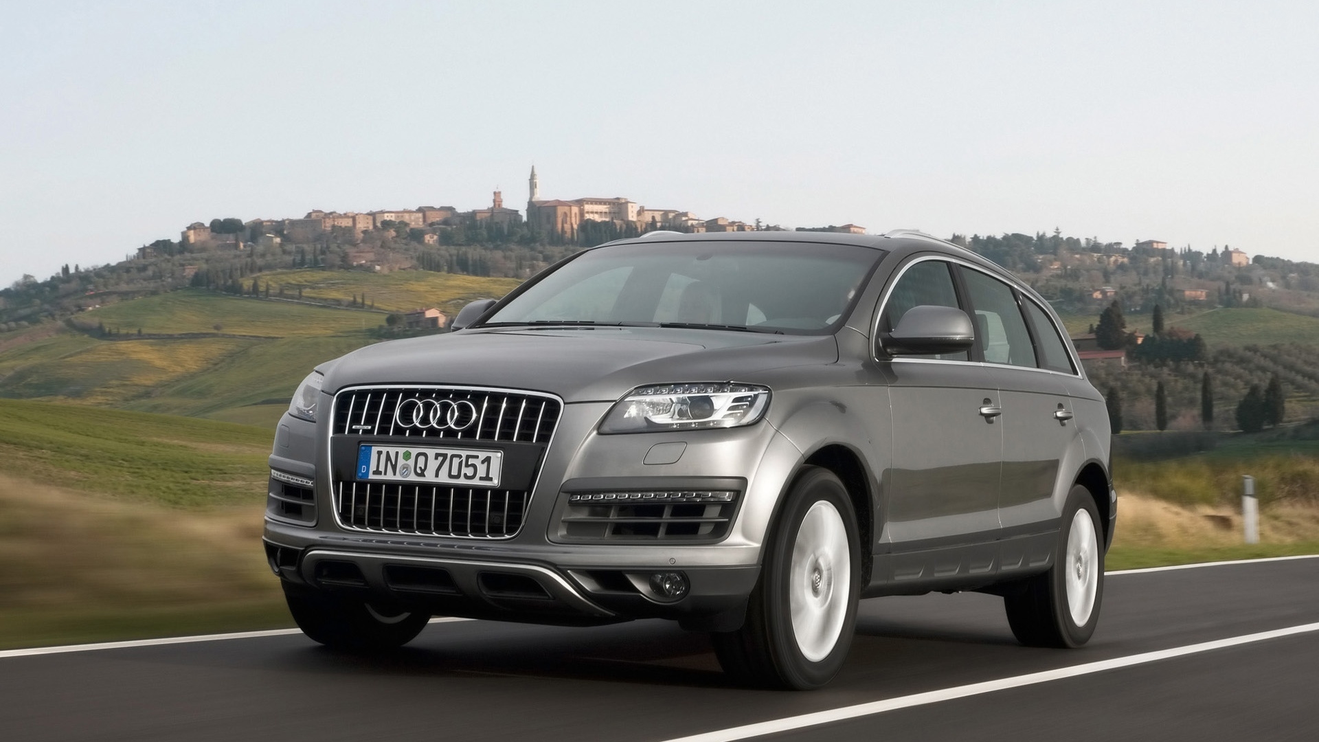 2009 Audi Q7 - Grey Front Angle Speed 1 for 1920 x 1080 HDTV 1080p resolution