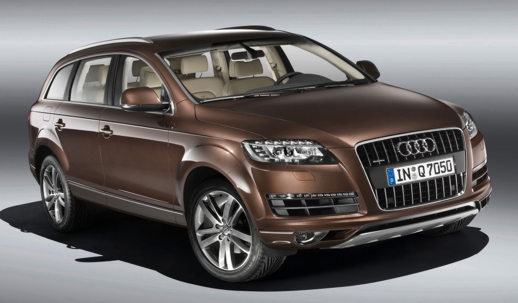 2009 Audi Q7 - Studio Front Angle for 1024 x 600 widescreen resolution