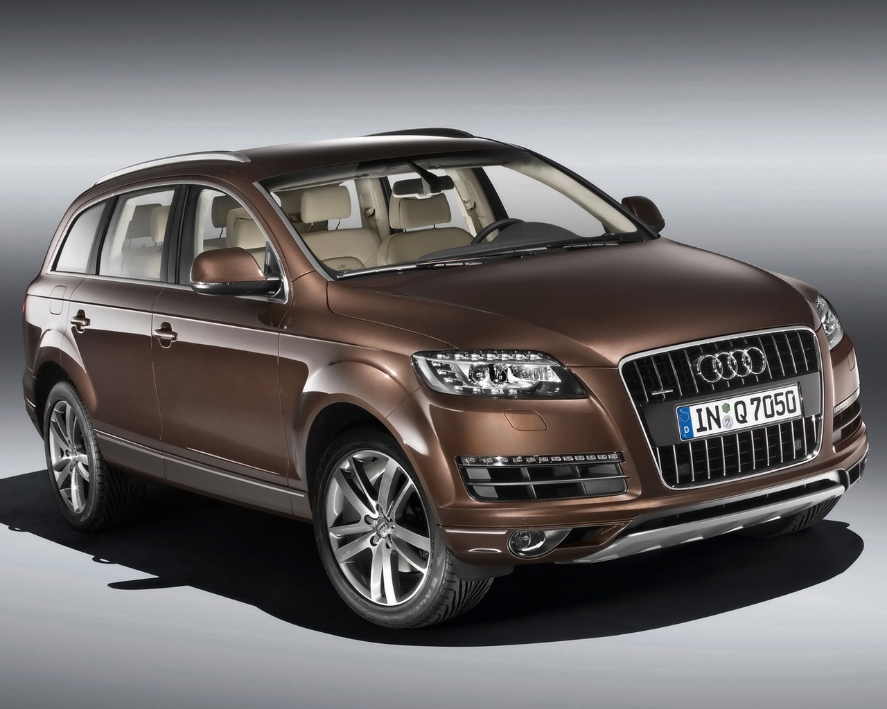 2009 Audi Q7 - Studio Front Angle for 1280 x 1024 resolution