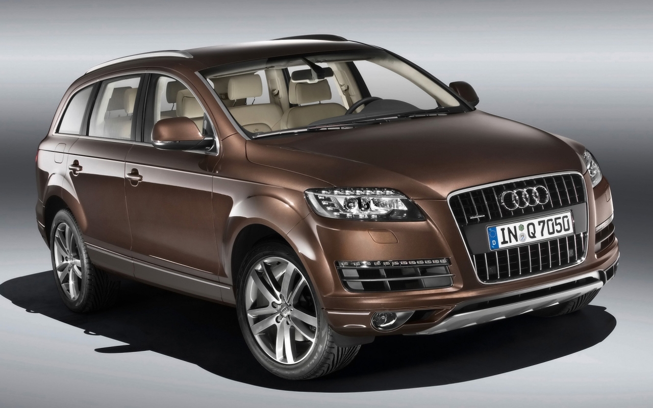 2009 Audi Q7 - Studio Front Angle for 1280 x 800 widescreen resolution