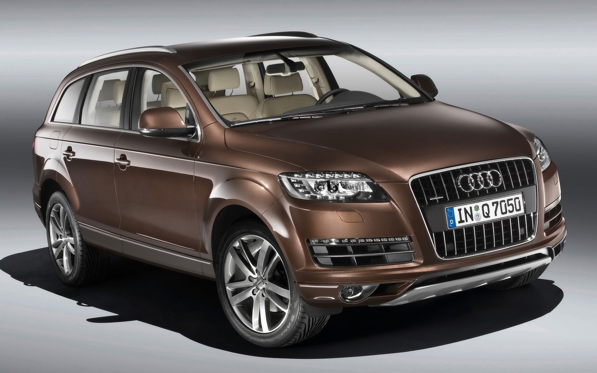 2009 Audi Q7 - Studio Front Angle for 1920 x 1200 widescreen resolution