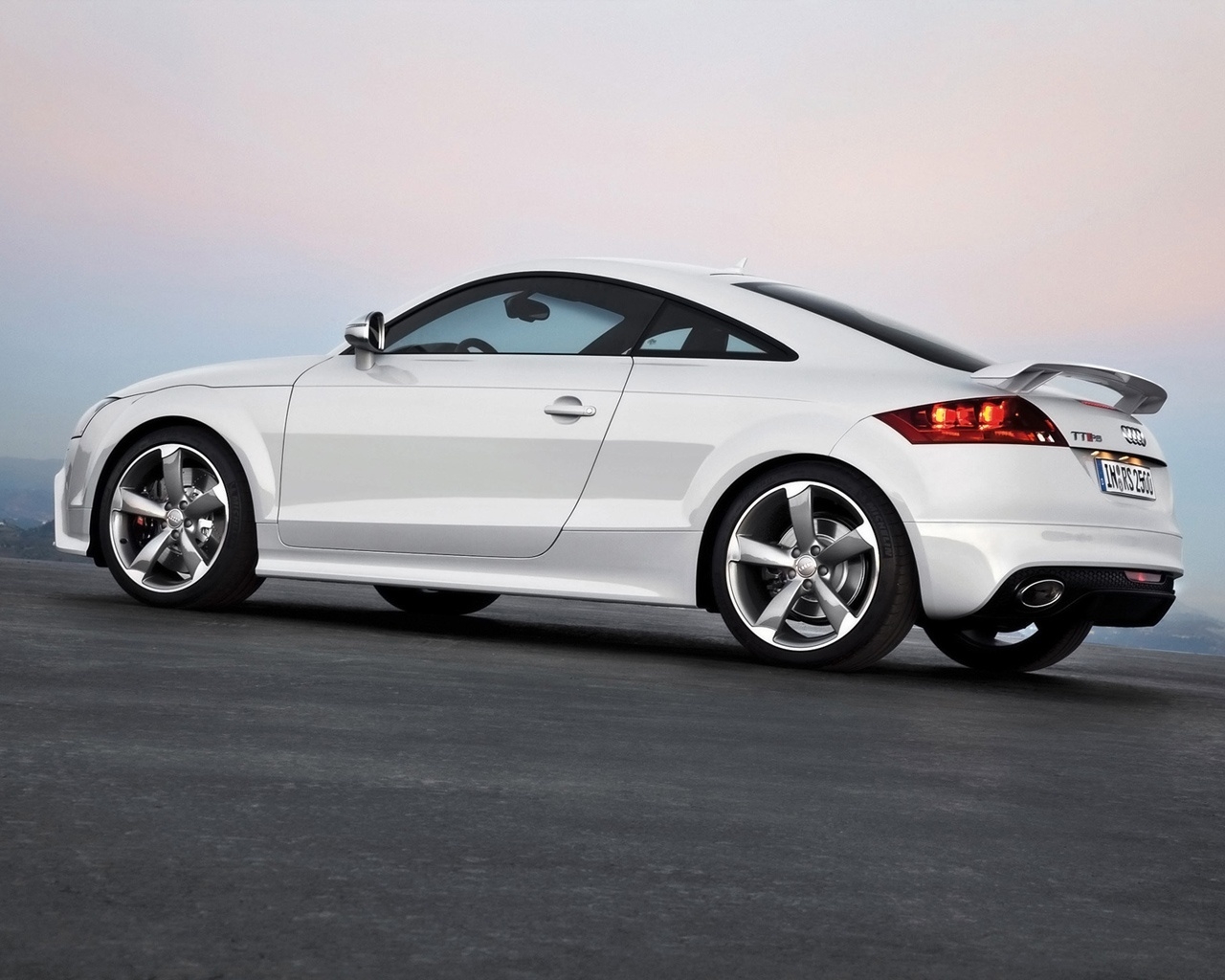 2009 Audi TT RS Coupe Rear And Side Tilt for 1280 x 1024 resolution