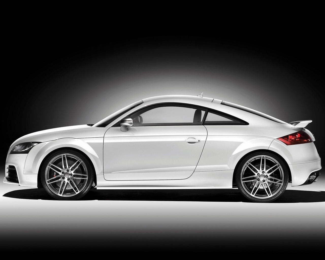 2009 Audi TT RS Coupe Studio Side for 1280 x 1024 resolution