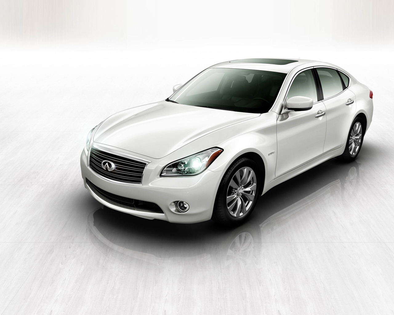 2011 Infiniti M35 Hybrid Front for 1280 x 1024 resolution