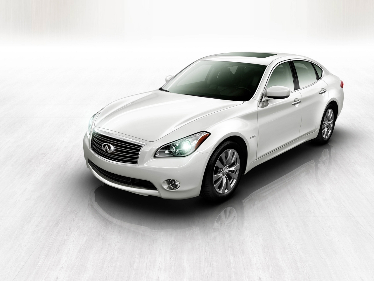 2011 Infiniti M35 Hybrid Front for 1280 x 960 resolution