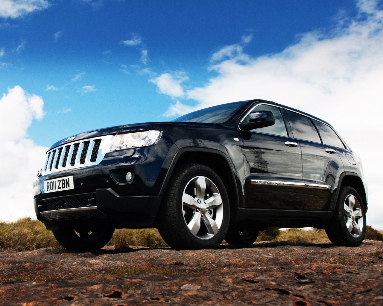 2011 Jeep Grand Cherokee for 1280 x 1024 resolution