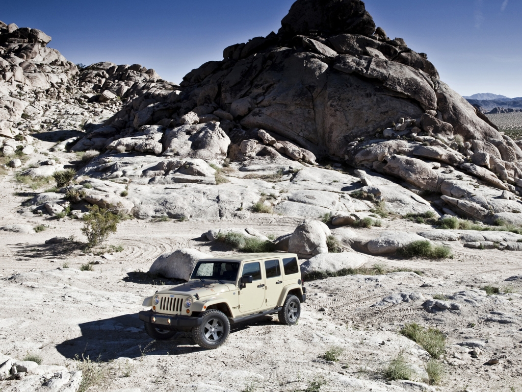 2011 Jeep Wrangler Mojave for 1024 x 768 resolution
