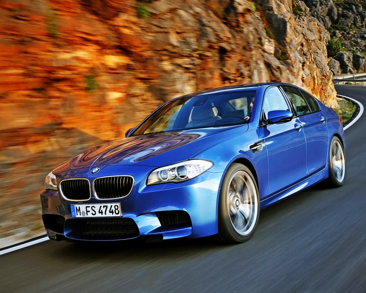 2012 BMW M5 for 1280 x 1024 resolution