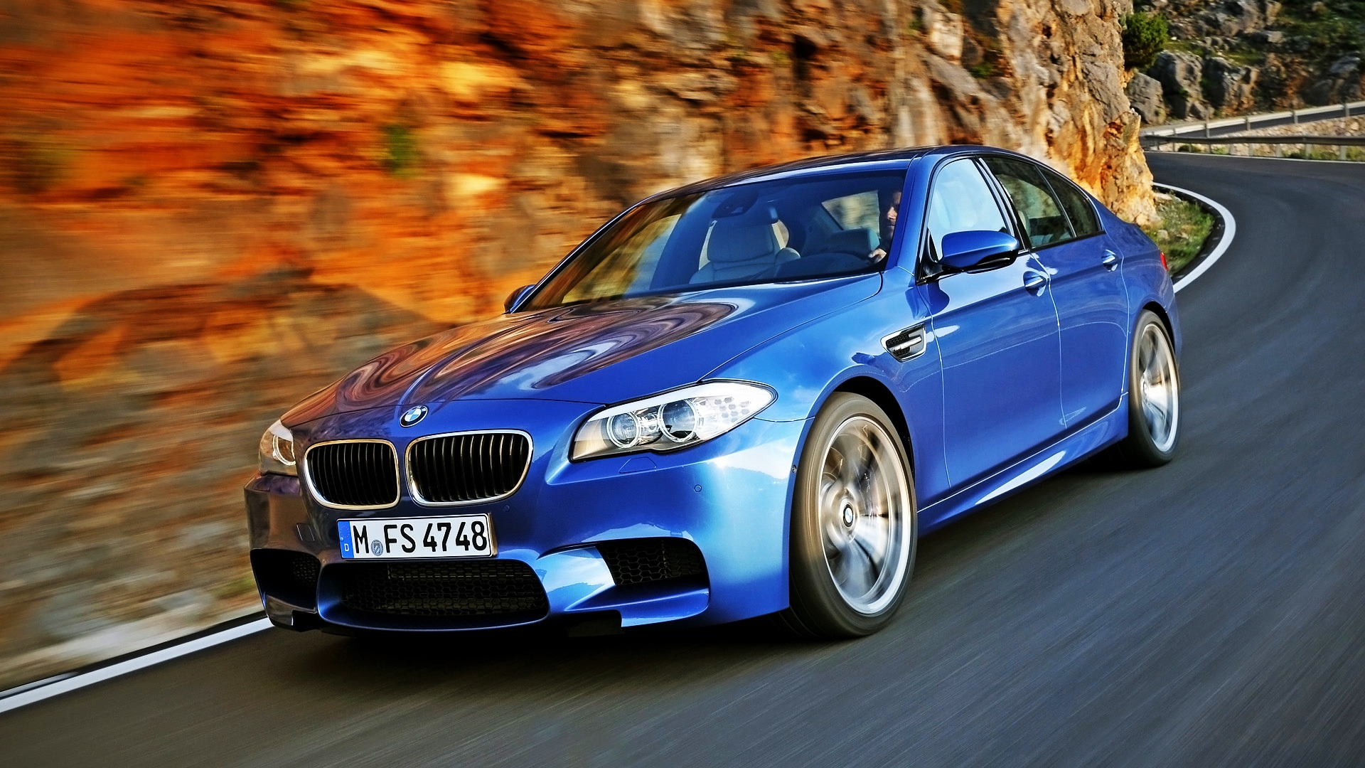 2012 BMW M5 for 1920 x 1080 HDTV 1080p resolution