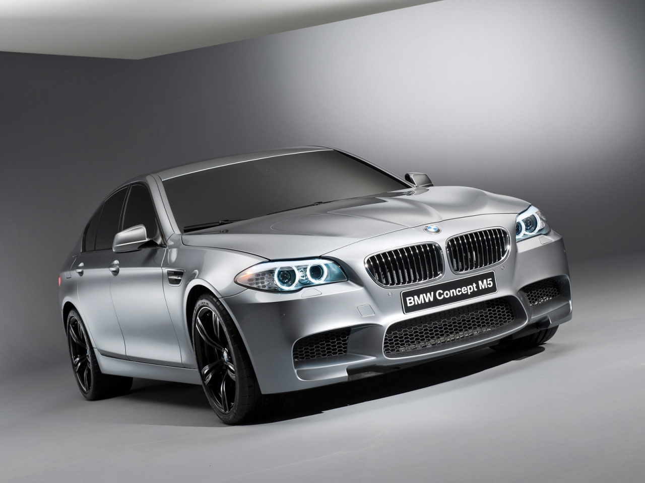 2012 BMW M5 Concept for 1280 x 960 resolution