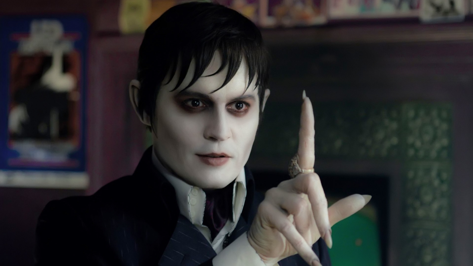 2012 Dark Shadows Movie for 1600 x 900 HDTV resolution