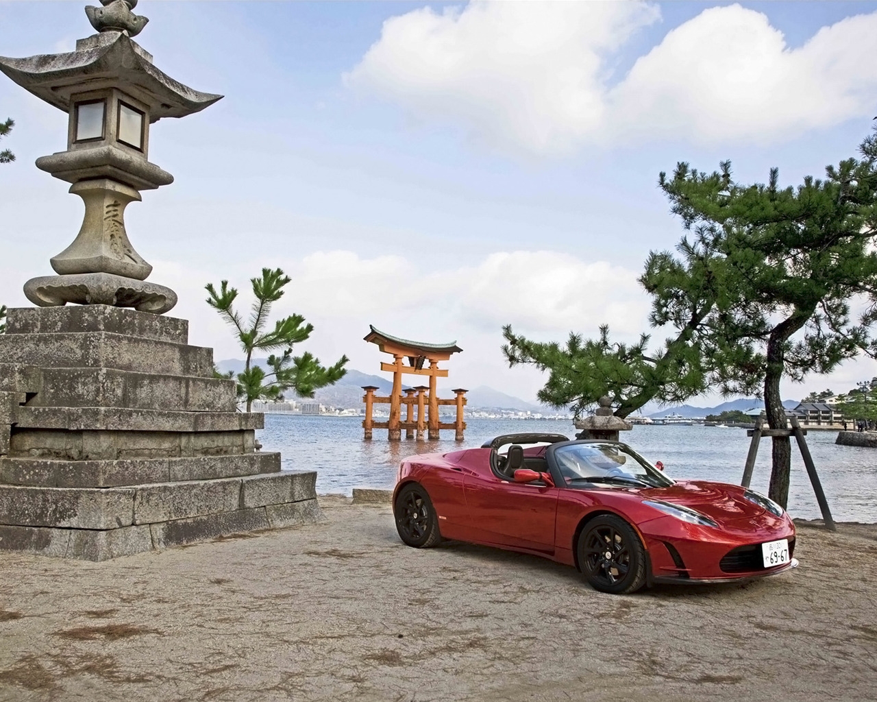 2012 Tesla Roadster Japan for 1280 x 1024 resolution