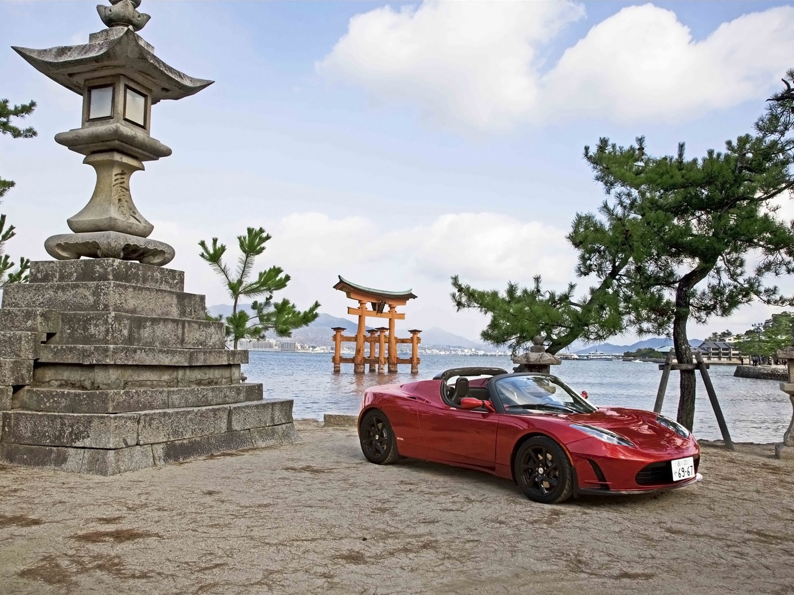 2012 Tesla Roadster Japan for 1600 x 1200 resolution