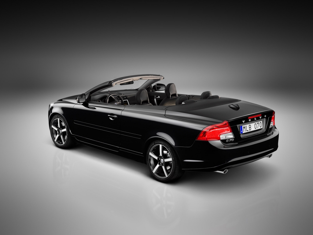 2012 Volvo C70 Rear for 1024 x 768 resolution