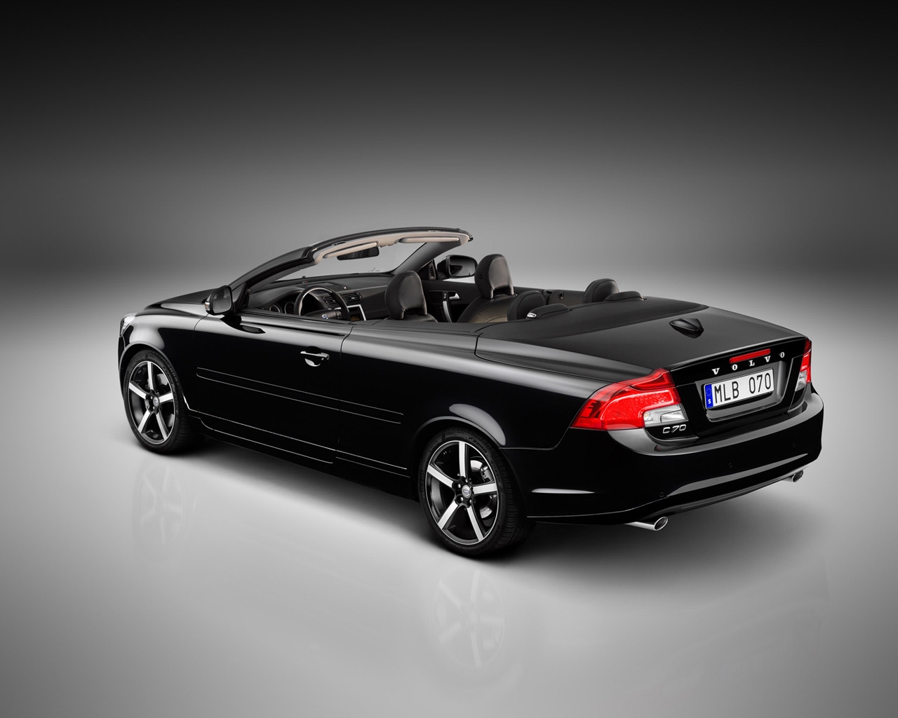 2012 Volvo C70 Rear for 1280 x 1024 resolution