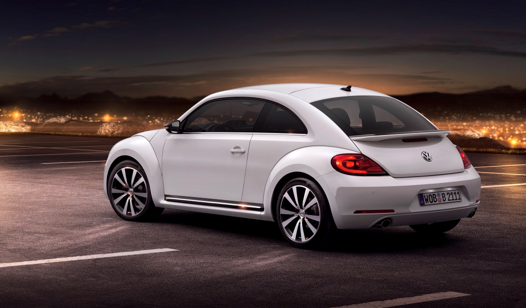 2012 VW Beetle for 1024 x 600 widescreen resolution