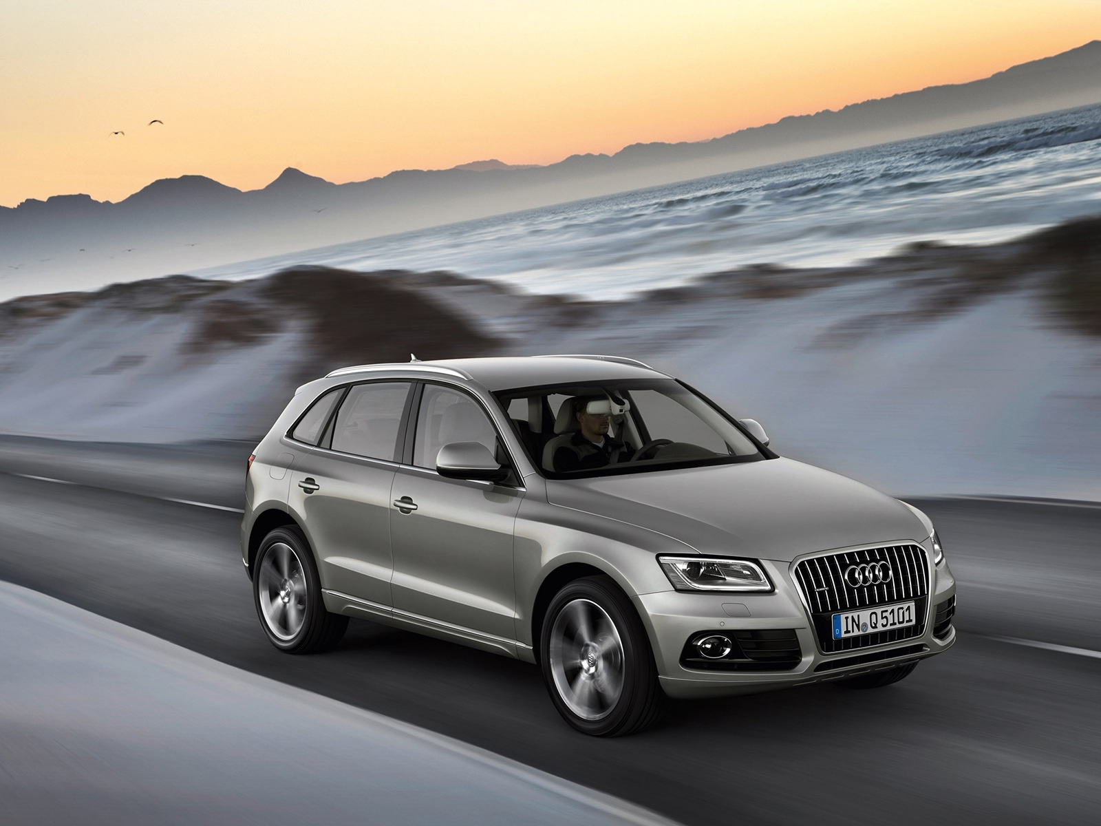 2013 Audi Q5 for 1600 x 1200 resolution