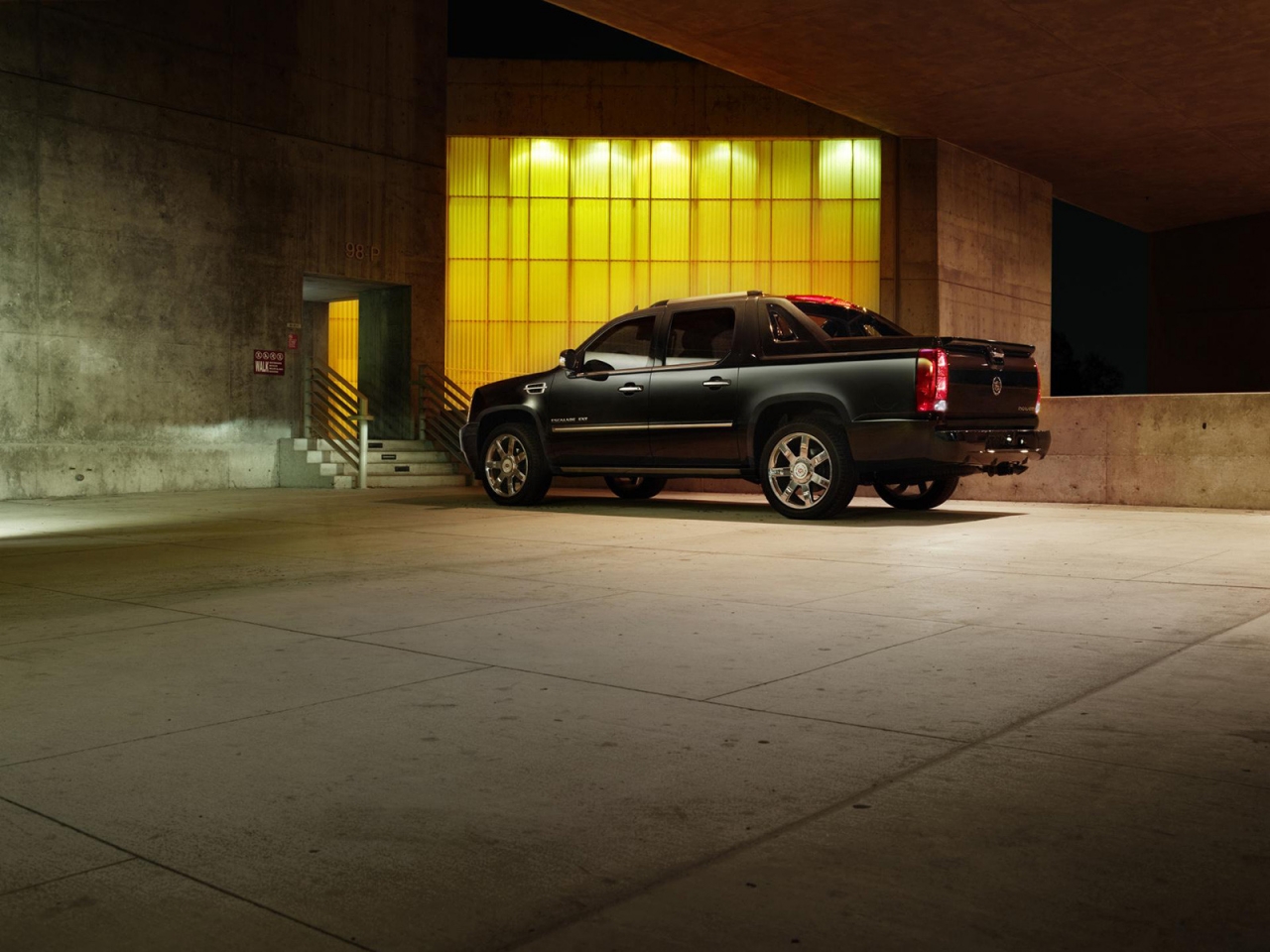 2013 Cadillac Escalade for 1280 x 960 resolution