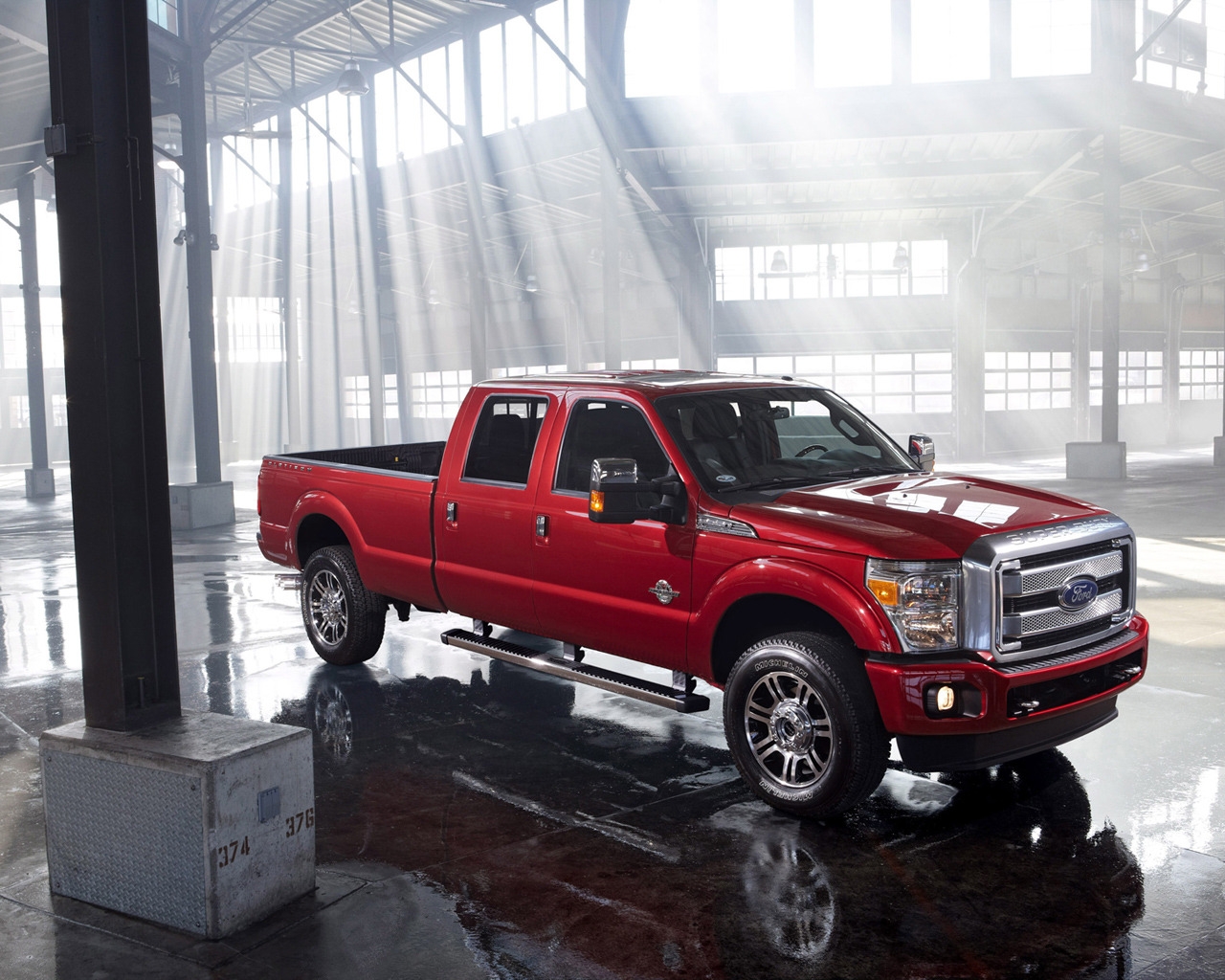 2013 Ford Super Duty Platinum Red for 1280 x 1024 resolution