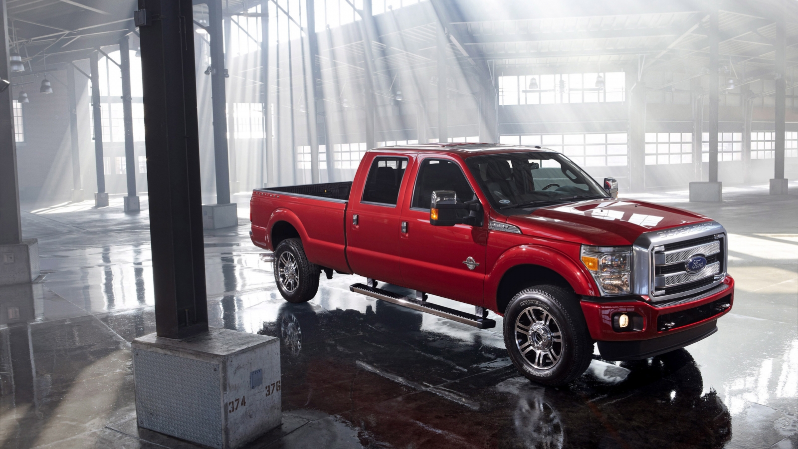 2013 Ford Super Duty Platinum Red for 1600 x 900 HDTV resolution