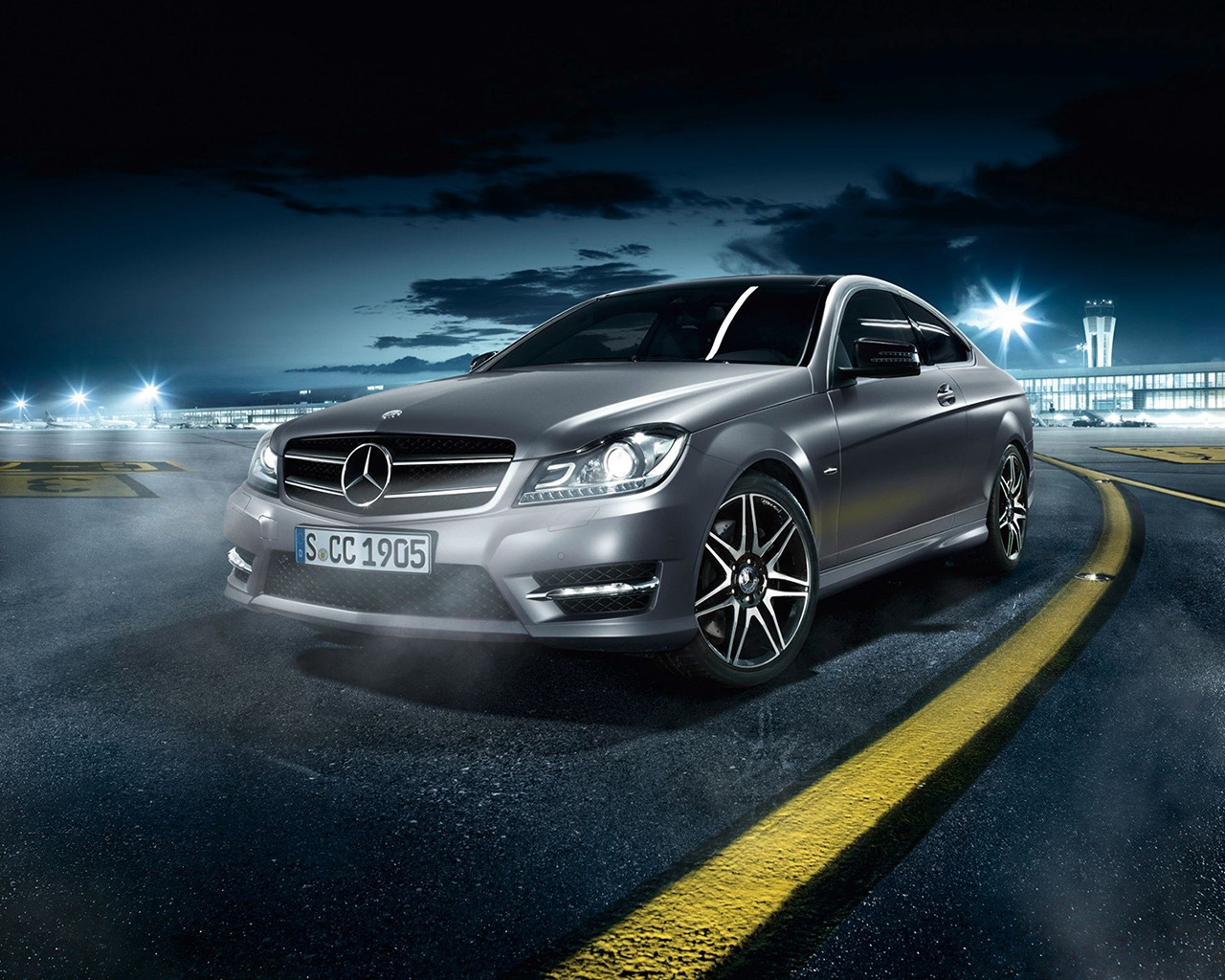 2013 Mercedes C Class AMG for 1280 x 1024 resolution
