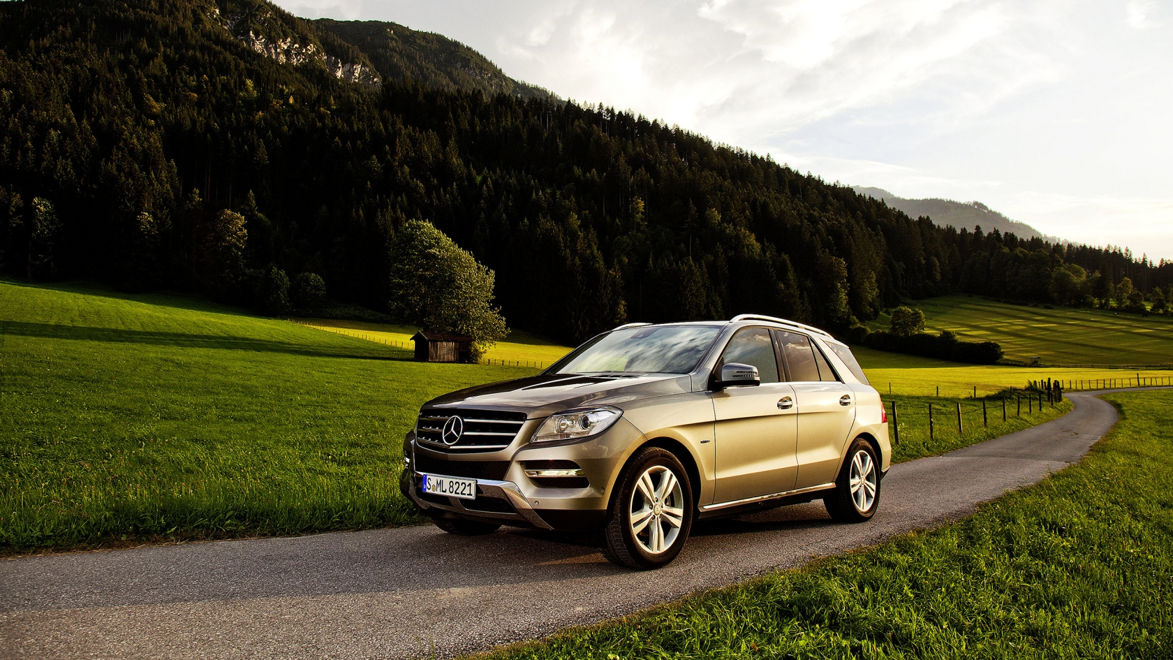 2013 Mercedes ML for 1680 x 945 HDTV resolution