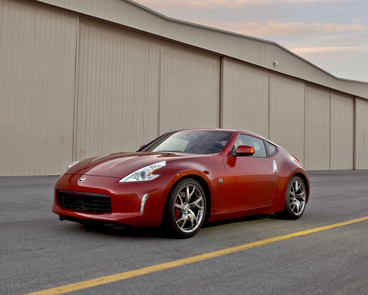 2013 Nissan 370Z Magma Red for 1280 x 1024 resolution