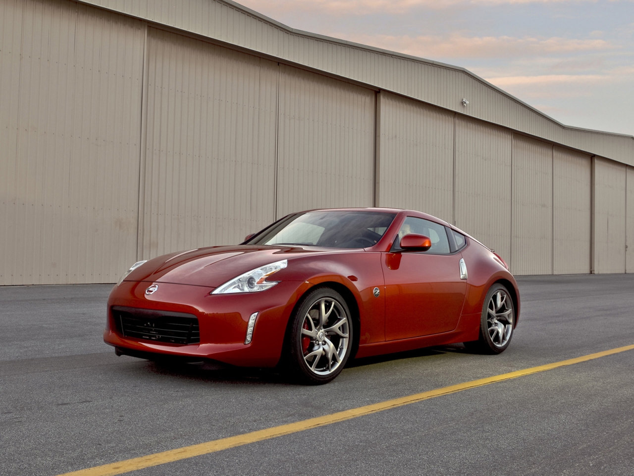 2013 Nissan 370Z Magma Red for 1280 x 960 resolution