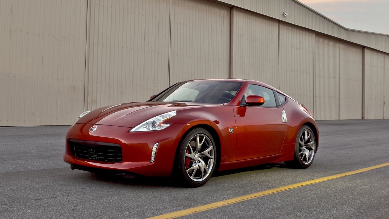 2013 Nissan 370Z Magma Red for 1366 x 768 HDTV resolution