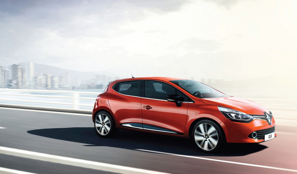 2013 Renault Clio for 1024 x 600 widescreen resolution
