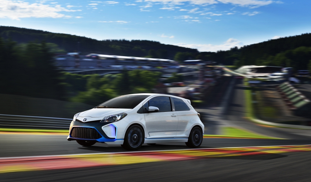 2013 Toyota Yaris Hybrid R Concept for 1024 x 600 widescreen resolution