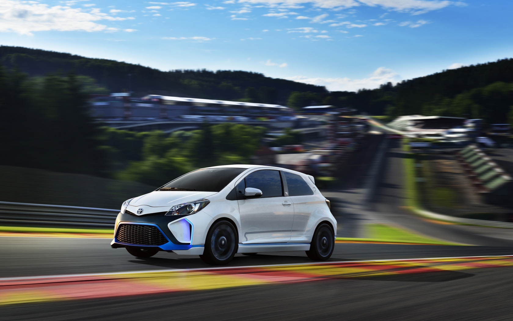 2013 Toyota Yaris Hybrid R Concept for 1680 x 1050 widescreen resolution
