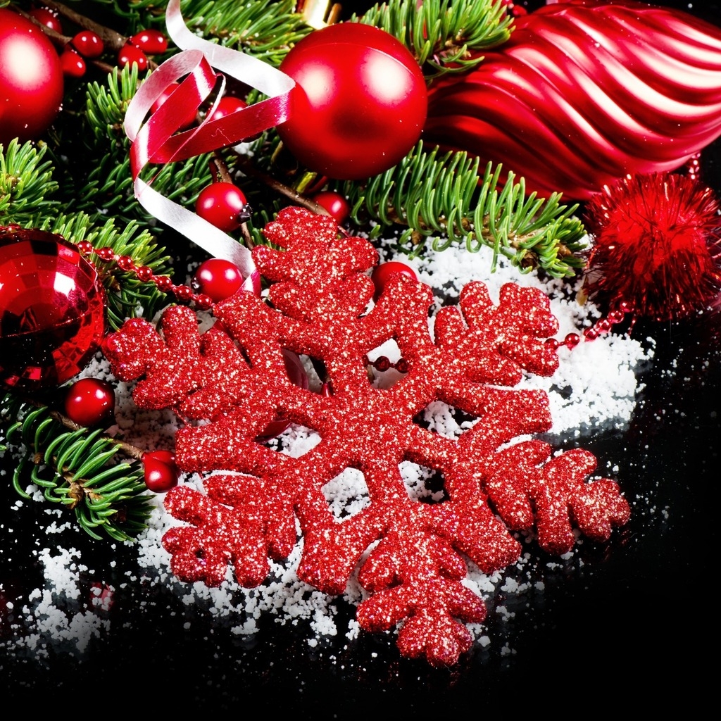 2014 Beautiful Christmas Decorations  for 1024 x 1024 iPad resolution