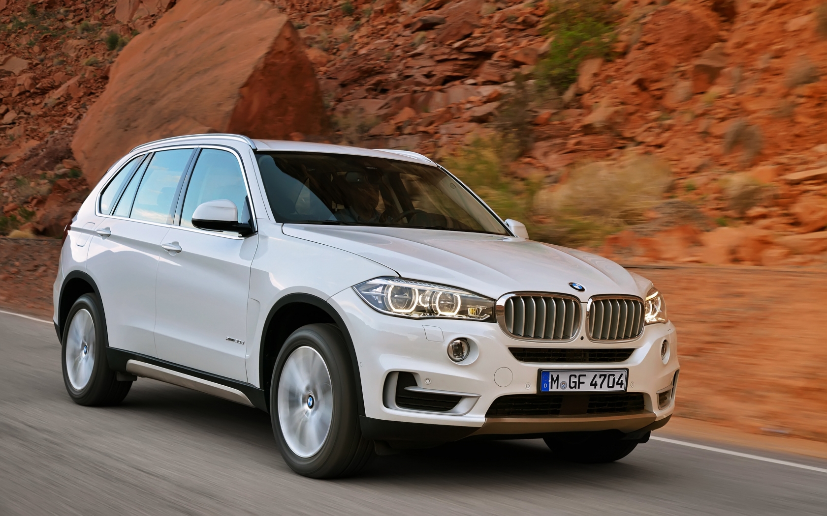 2014 BMW X5 for 1680 x 1050 widescreen resolution