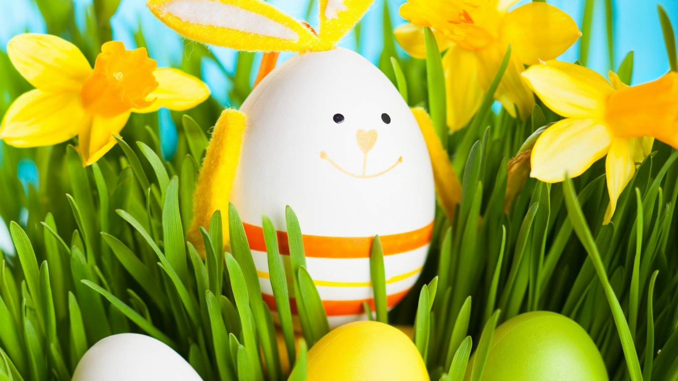 2014 Smiling Easter Egg for 1366 x 768 HDTV resolution