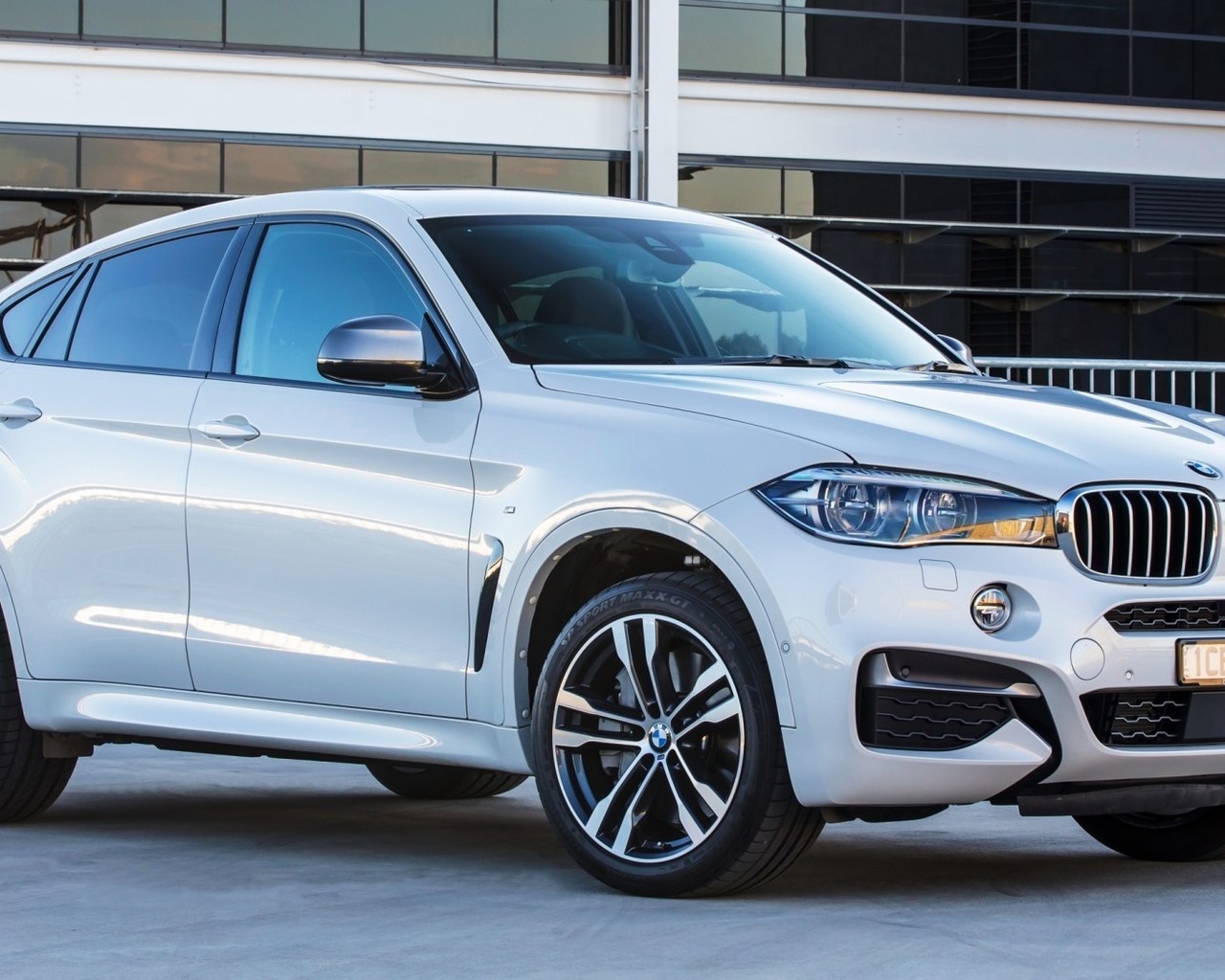 2015 BMW X6 M50D for 1280 x 1024 resolution