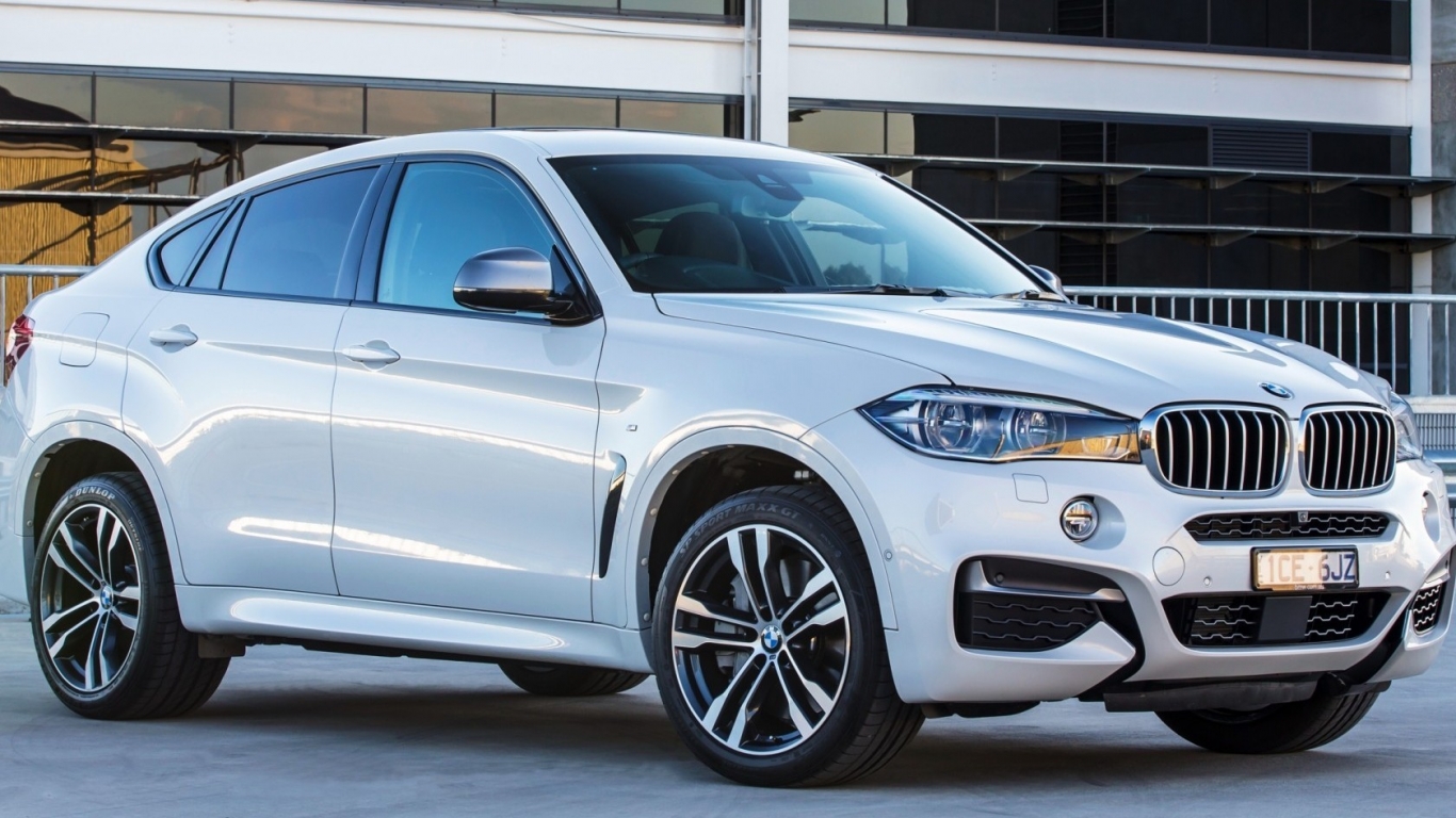 2015 BMW X6 M50D for 1366 x 768 HDTV resolution