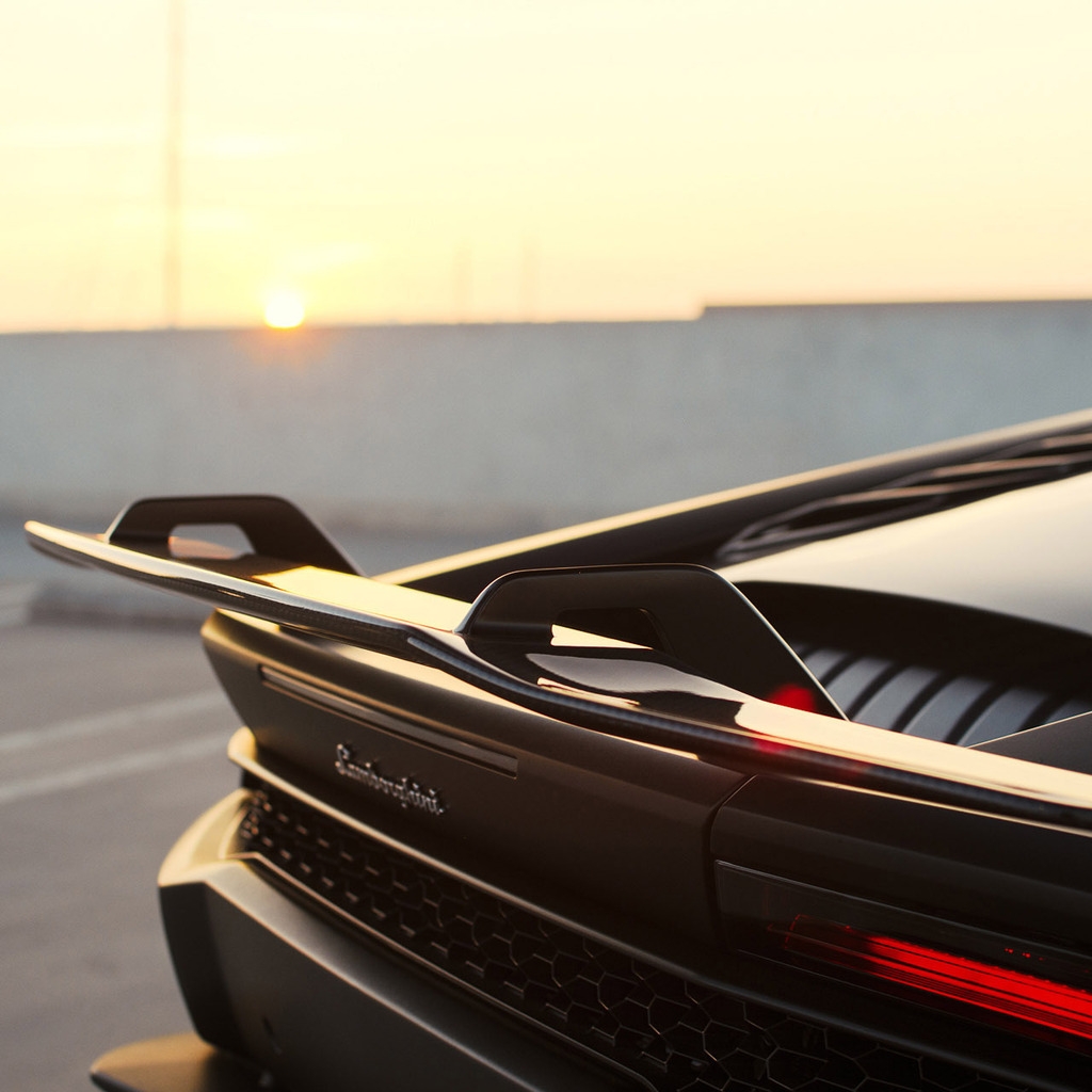 2015 Lamborghini Huracan for 1024 x 1024 iPad resolution