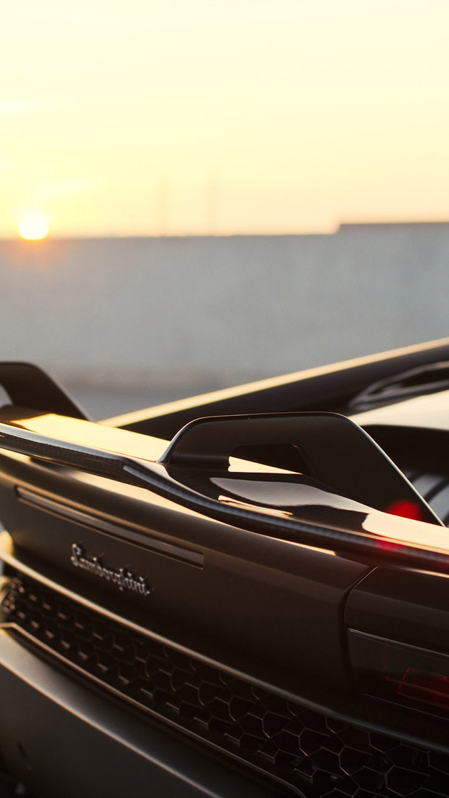 2015 Lamborghini Huracan for 640 x 1136 iPhone 5 resolution