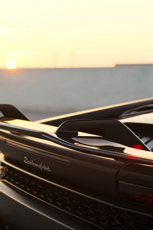 2015 Lamborghini Huracan for 640 x 960 iPhone 4 resolution