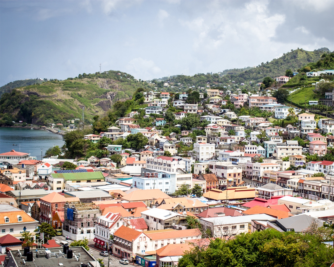 A Grenadian Village for 1280 x 1024 resolution