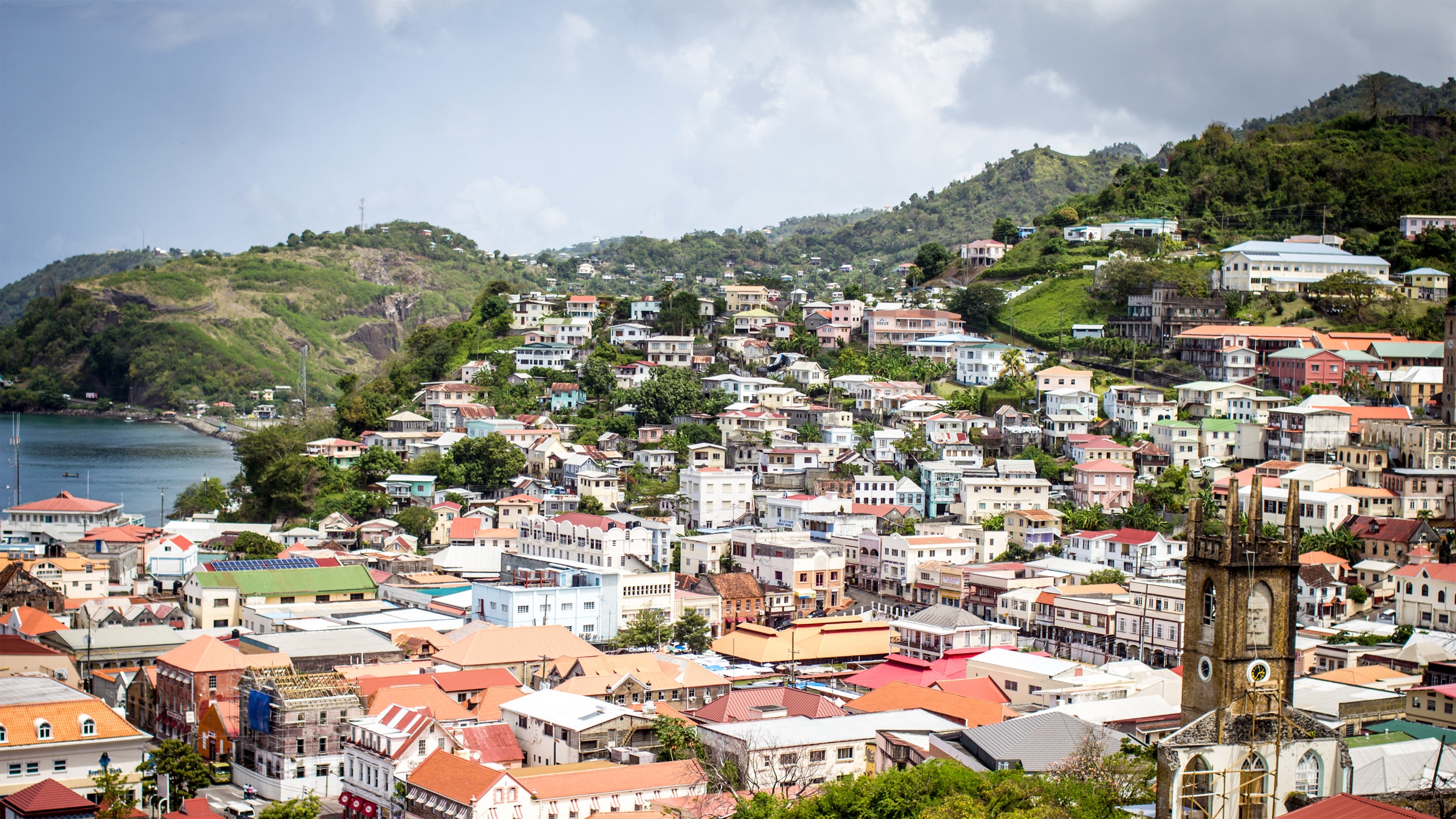 A Grenadian Village for 2560x1440 HDTV resolution