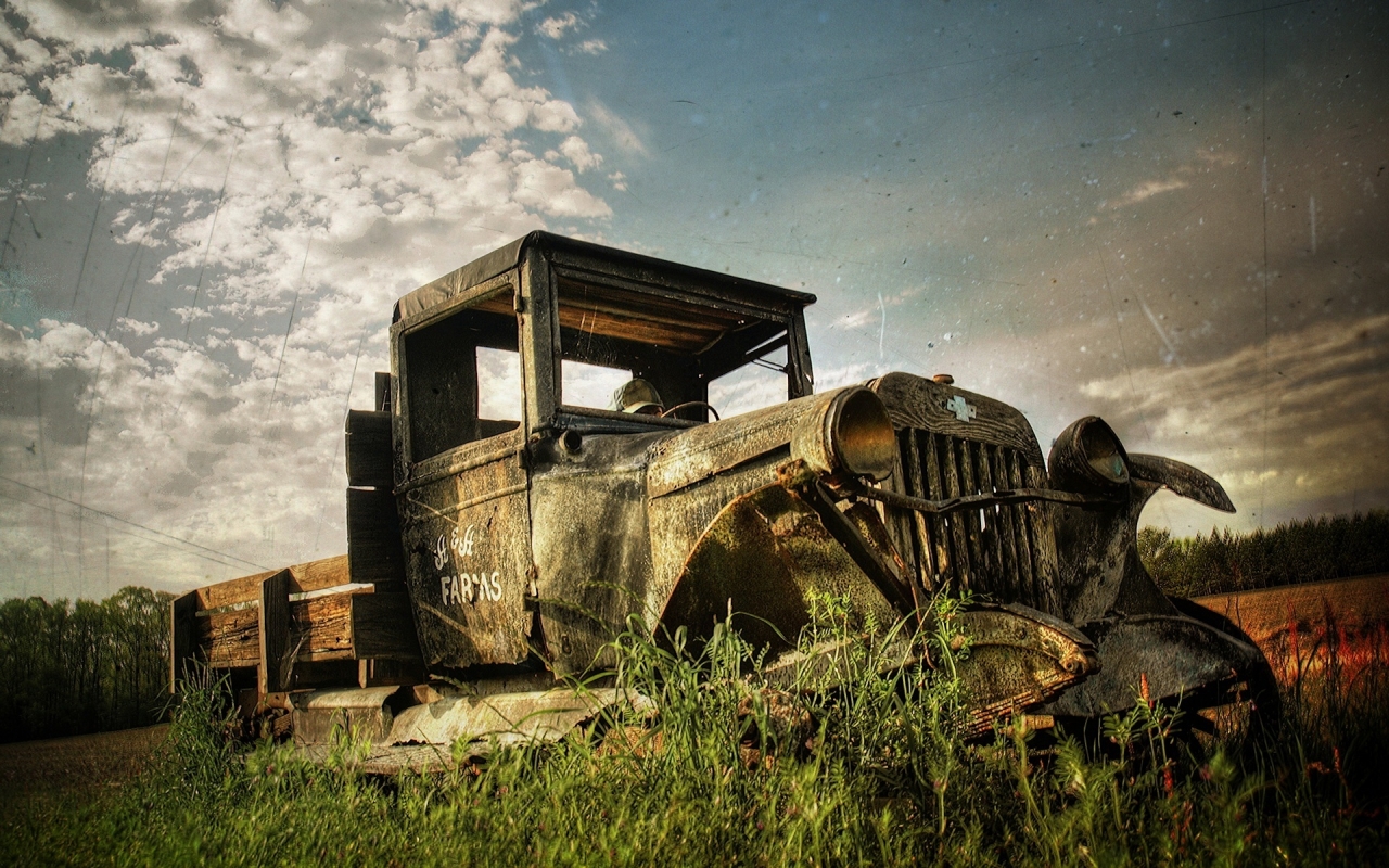 Abandoned old Car HDR for 1280 x 800 widescreen resolution