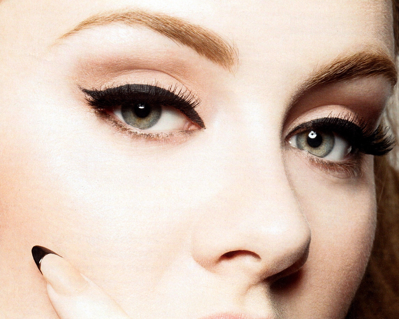 Adele Close Up Face for 1280 x 1024 resolution