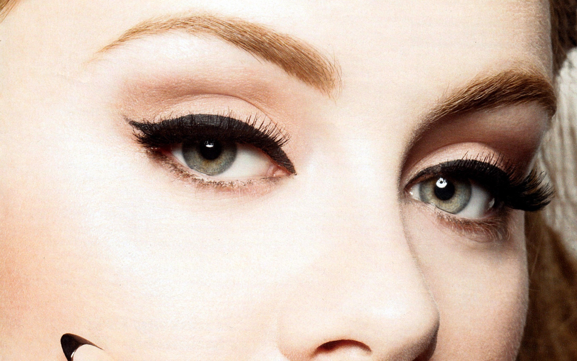 Adele Close Up Face for 1920 x 1200 widescreen resolution