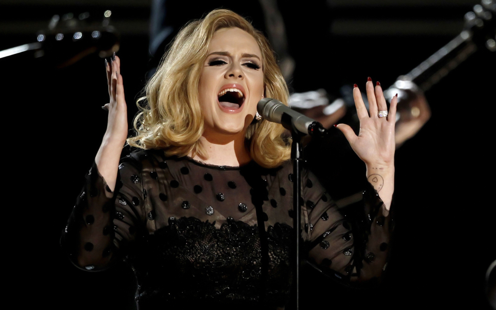 Adele Singing for 1680 x 1050 widescreen resolution