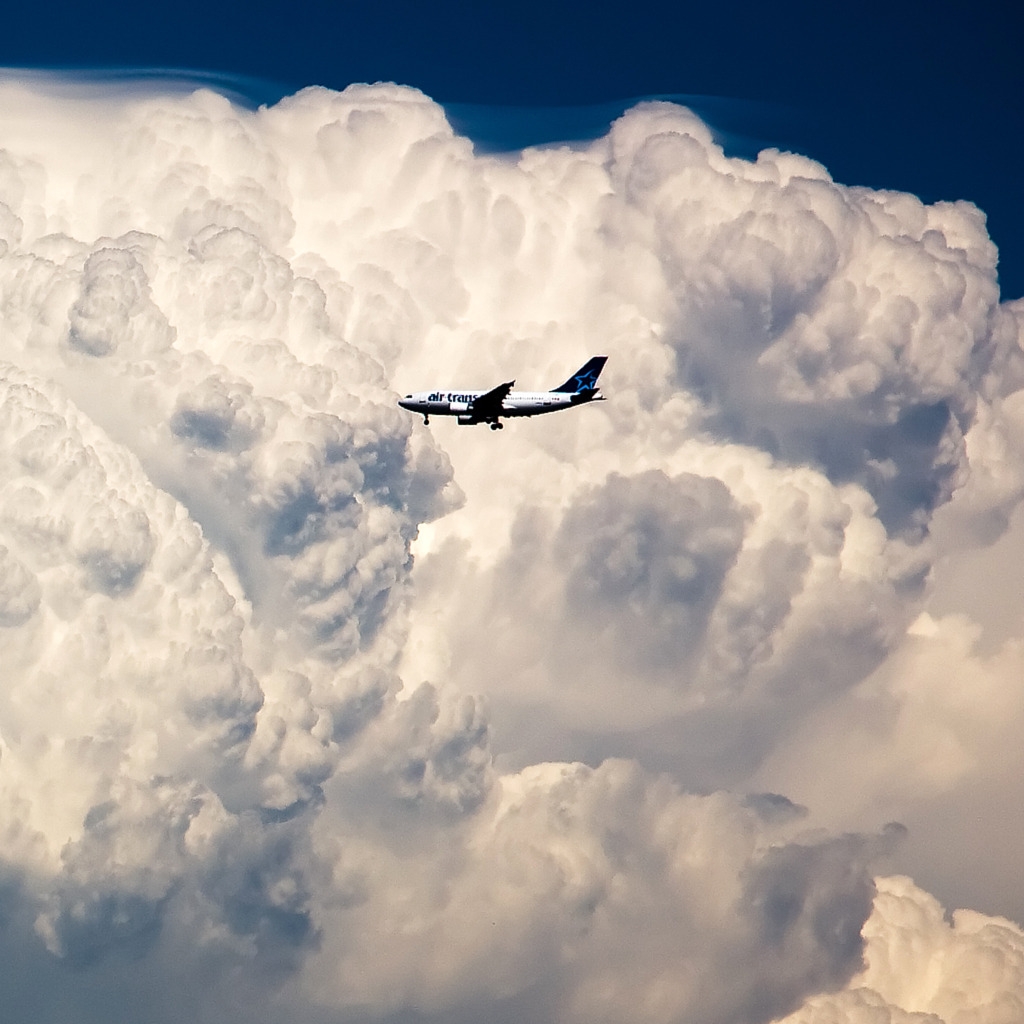 Air Transat vs Storm Cloud for 1024 x 1024 iPad resolution