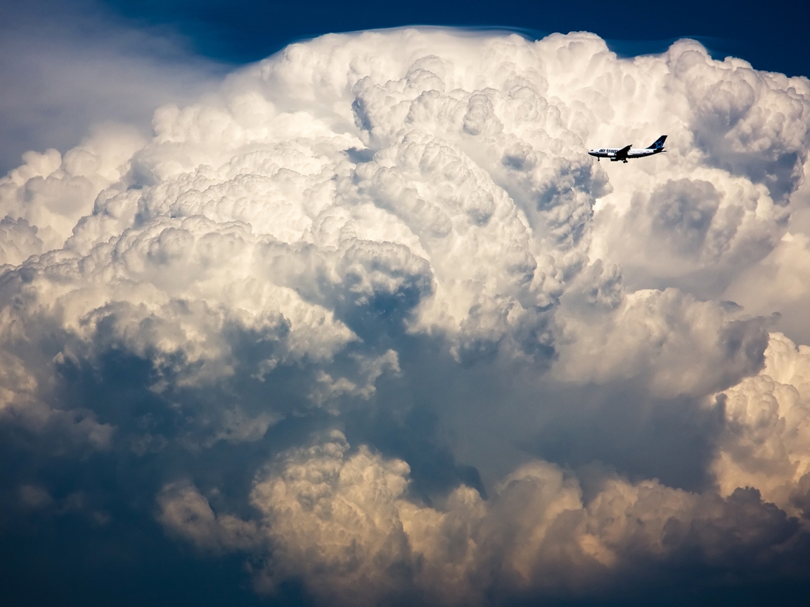 Air Transat vs Storm Cloud for 1152 x 864 resolution