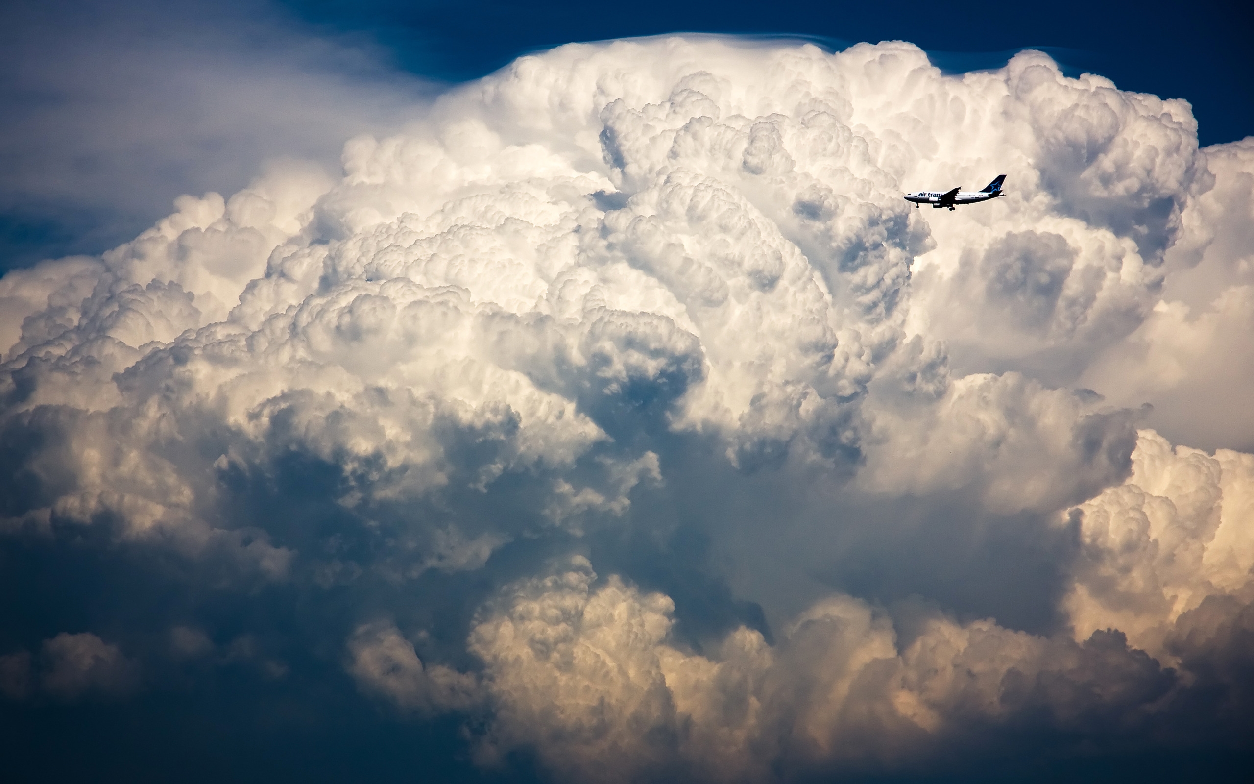 Air Transat vs Storm Cloud for 2560 x 1600 widescreen resolution