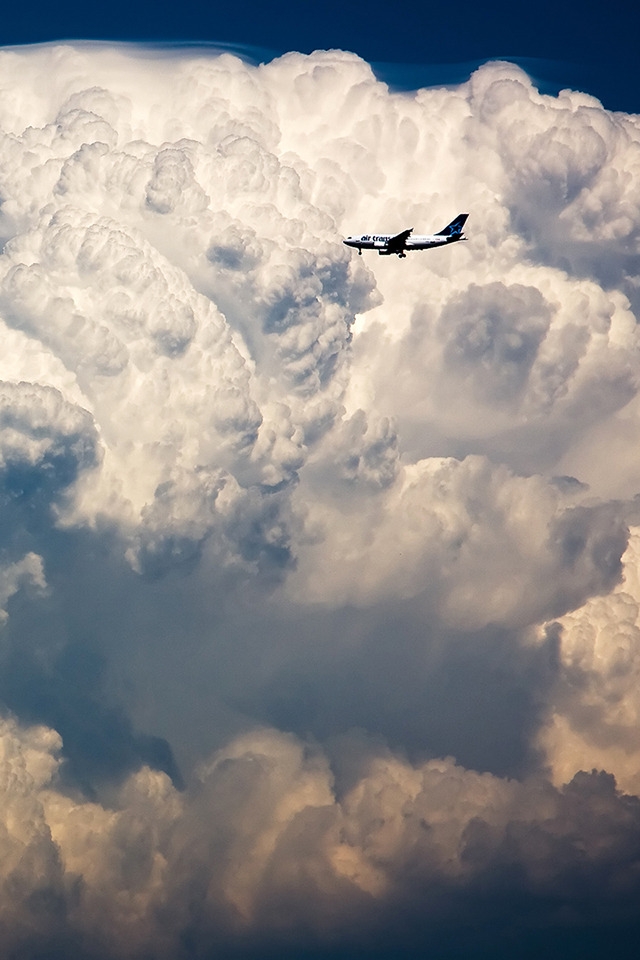 Air Transat vs Storm Cloud for 640 x 960 iPhone 4 resolution